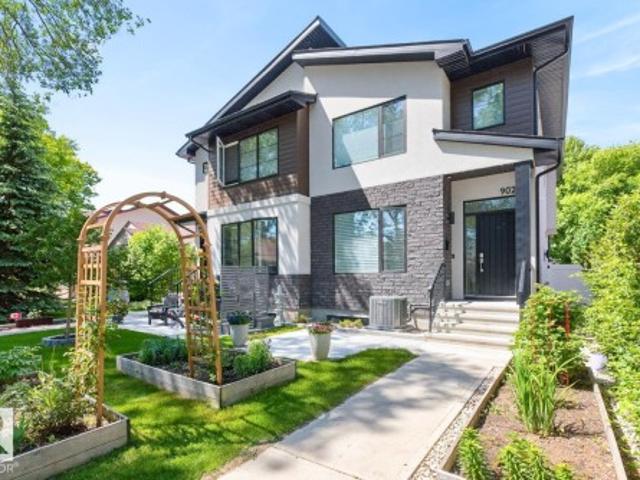 9028 90 Street, Edmonton, AB, T6C 3L9 house for sale | Listing ID E4495 | Royal LePage