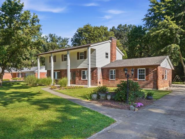9022 Foxhunter Lane