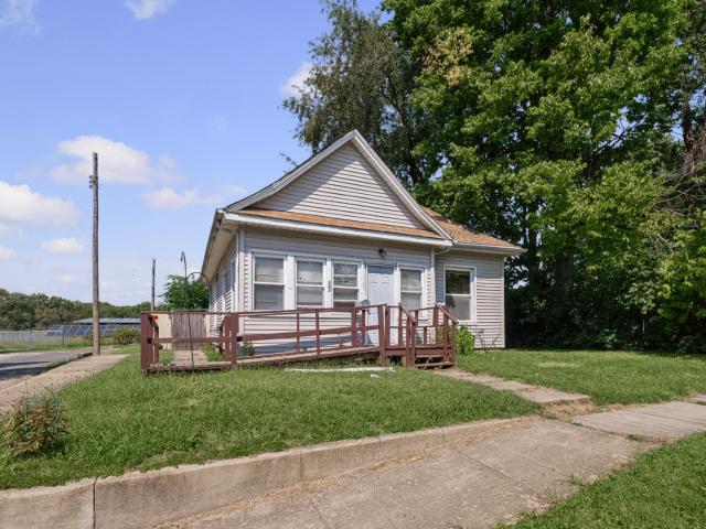 902 E Park Street