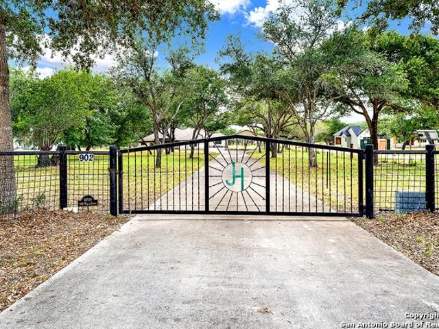 902 Eagle Creek Dr