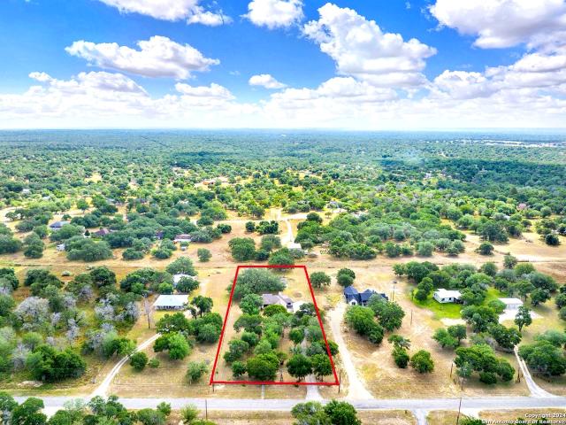 902 Eagle Creek Dr, Floresville, TX 78114 | MLS #1952