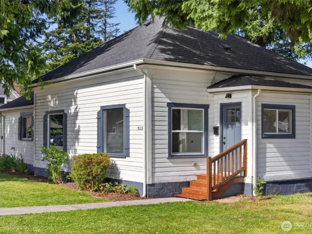 902 Fidalgo Street