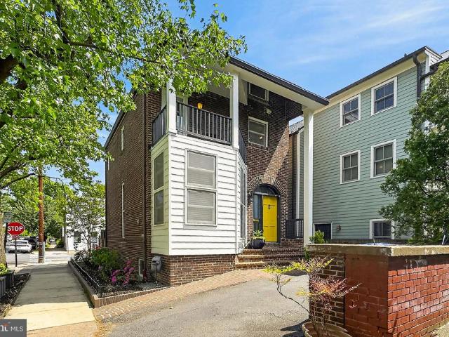 902 Oronoco Street