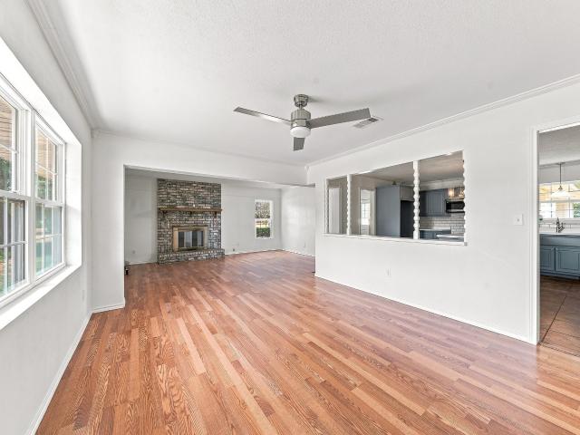 902 Lazenby