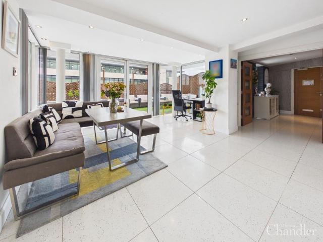 902 Margarita Plaza, 81 Adelaide Street, Belfast, BT2 8FF
