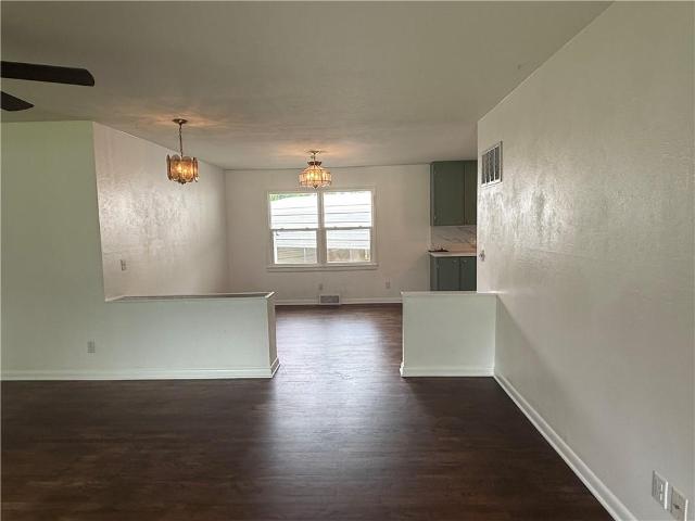 902 W 1st Street