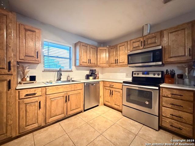 902 W Flournoy