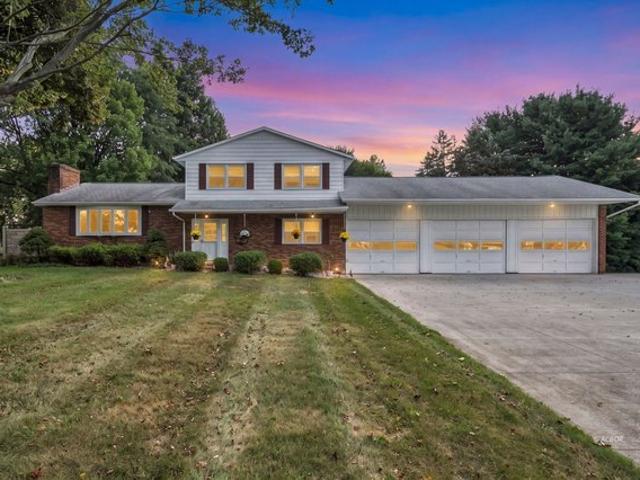9037 Skypark Dr, Wadsworth, OH 44281