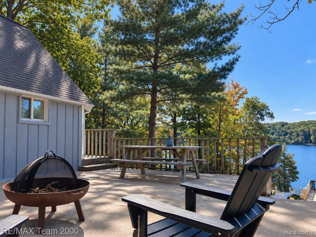 9039 Clam Lake Road