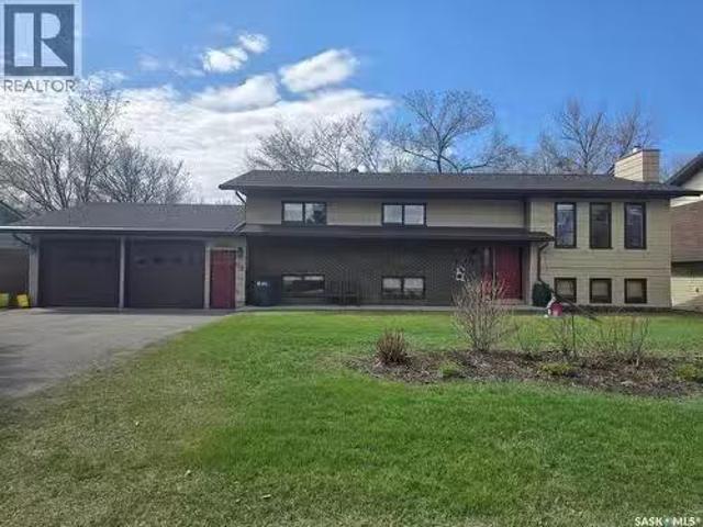 903 Assiniboia Avenue, Grenfell, SK, S0G 2B0 house for sale.