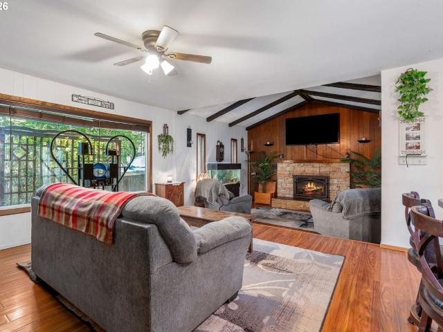 903 hostetler way