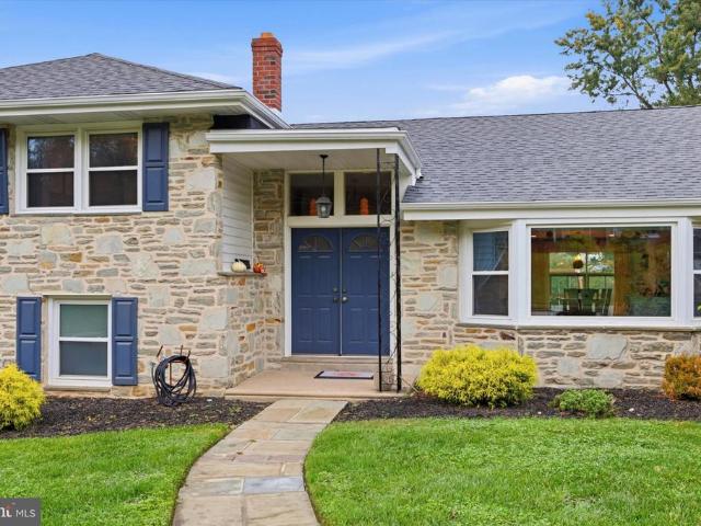 903 Summit Lane