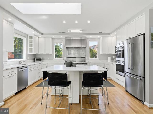 903 Peele Place