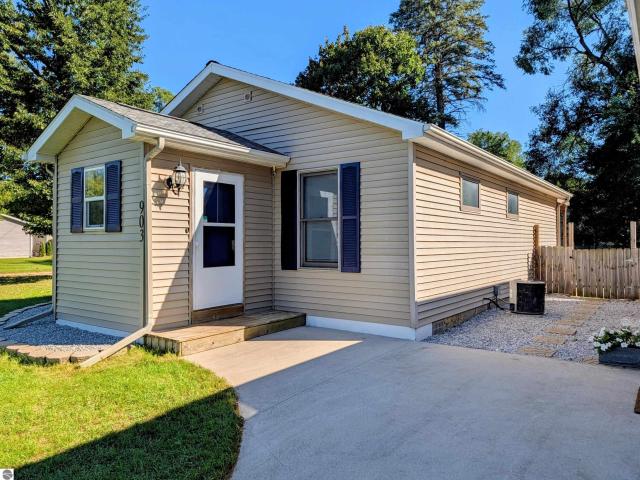 903 W Deer Road