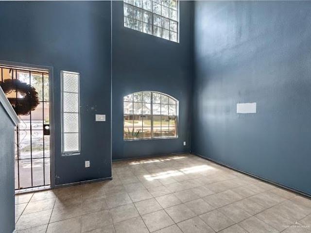 903 W Eisenhower Avenue
