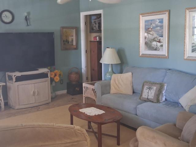 903 Tiffany Ln