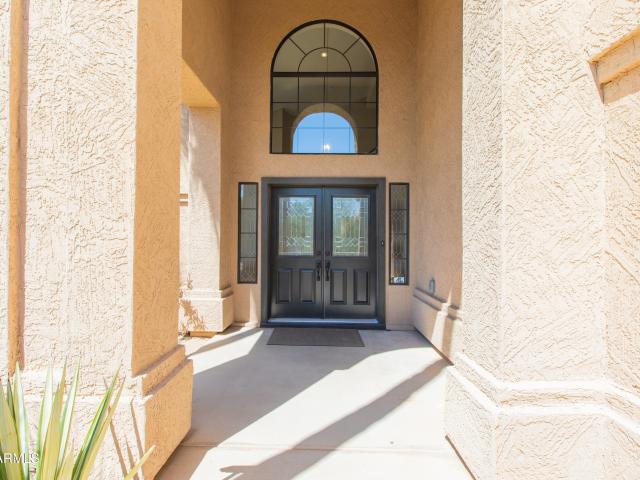 9048 e blanche drive
