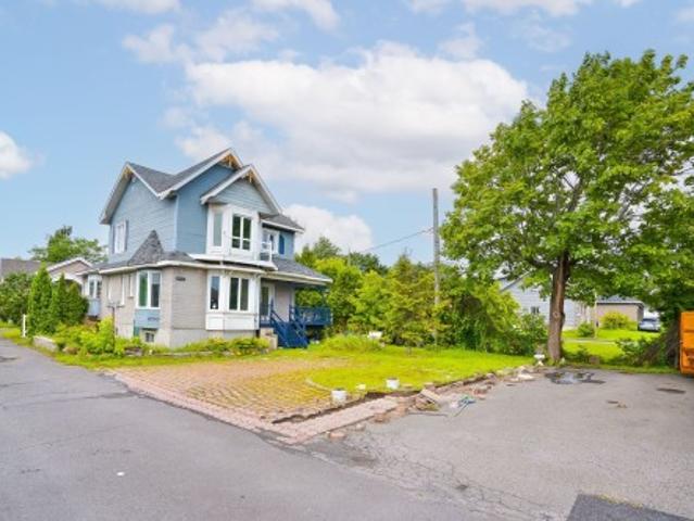 9040 Boul. Marie Victorin, Brossard, QC, J4S 1A3 house for sale | Listing ID 14131 | Royal LePage