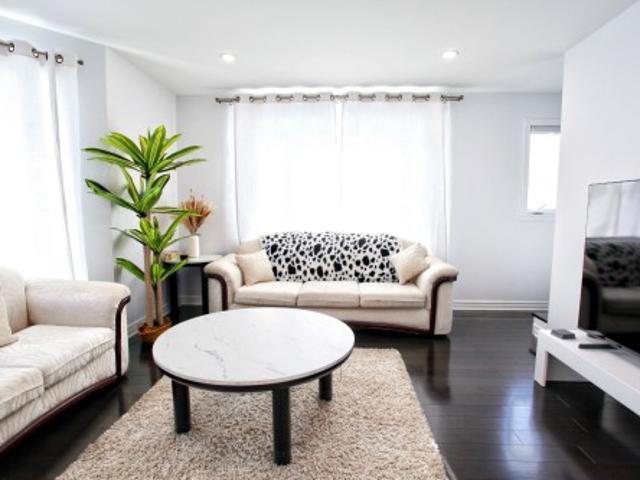 9040 Boul. Marie Victorin, Brossard, QC, J4S 1A3 house for sale | Listing ID 14131 | Royal LePage