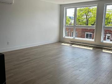 9040 Rue Lajeunesse