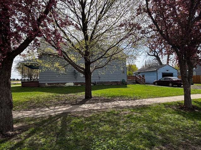 904 4th Street SE