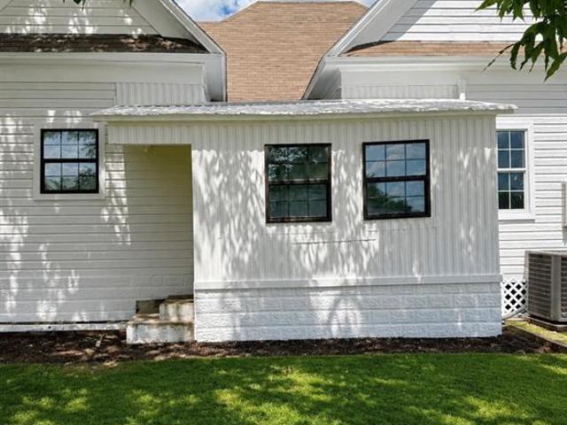 904 E Calhoun Street