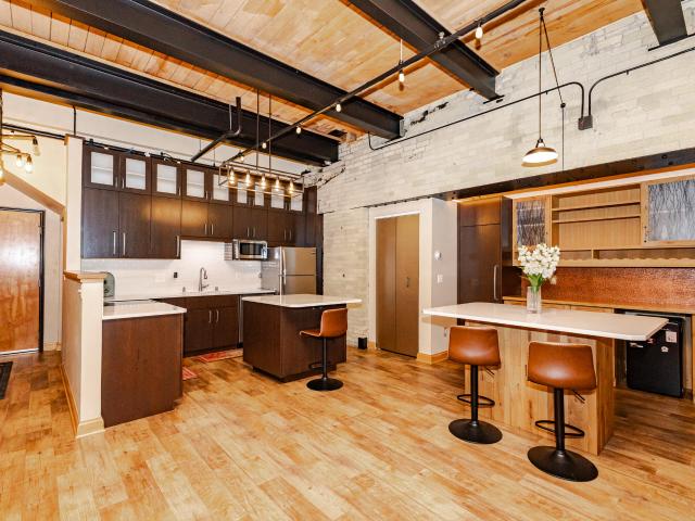 904 E Pearson St, Unit 103