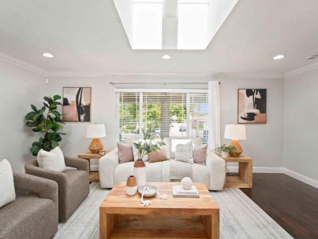 904 Foothill Drive