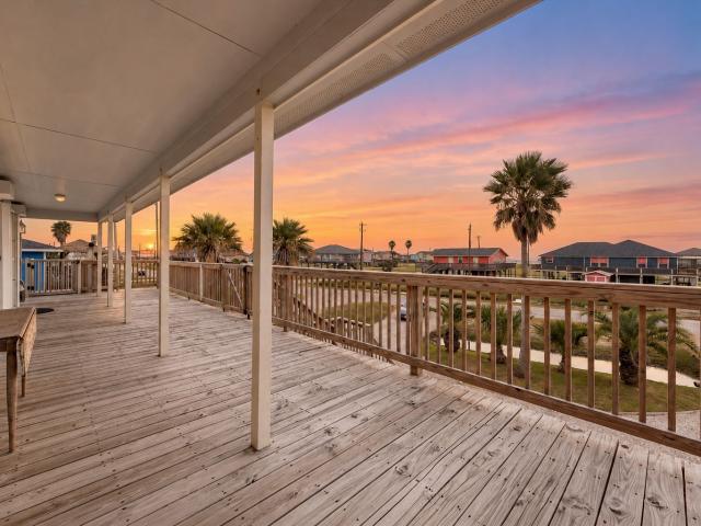 904 Surf Drive