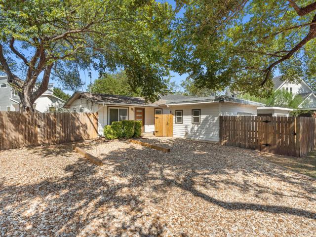 904 Plateau Cir