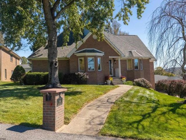 904 Worthington Dr, Bridgeport, WV 26330