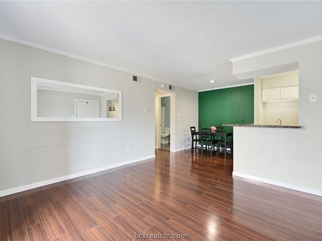 904 University Oaks 17