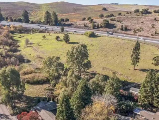 9053 WATER RD, COTATI, CA 94931