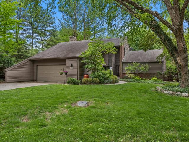 905 Barclay Court