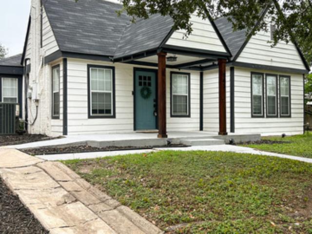 905 E Corpus Christi