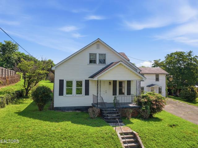 905 Queen Ave