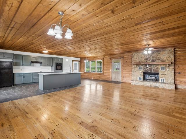 905 Town Branch Rd