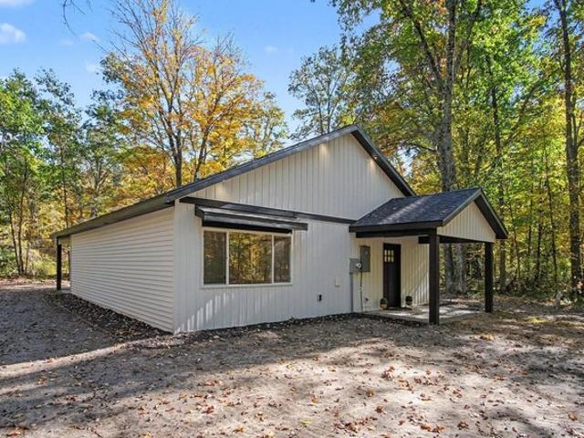 9066 Agawa Trl, Howard City, MI 49329