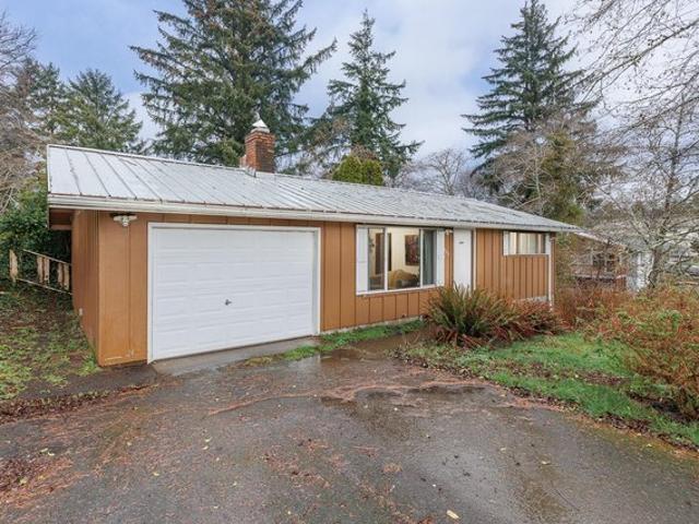 906/916 NE Douglas St, Newport, OR 97365