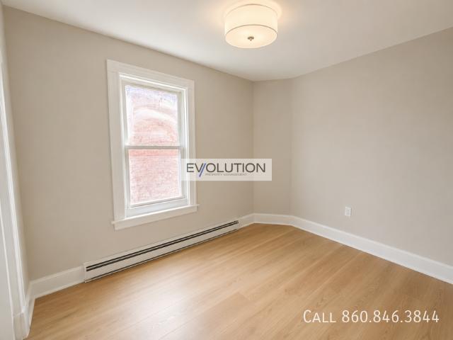 906 908 Park St, 3 beds, 1 full bath