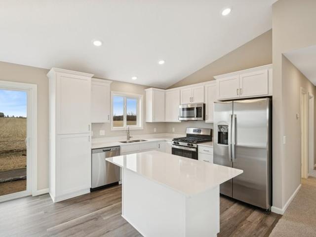 906 Brandenburg Ln, Waverly, MN 55390
