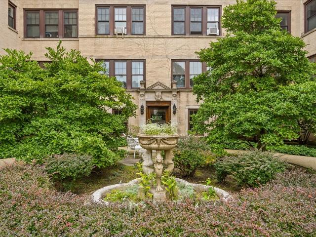 906 Greenwood Street # 3E