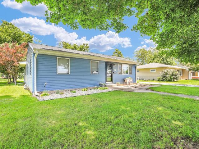 906 E Daggy Street