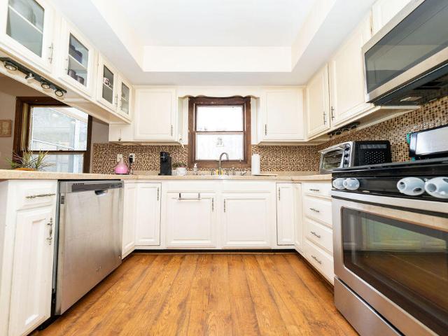 906 Honeysuckle Lane