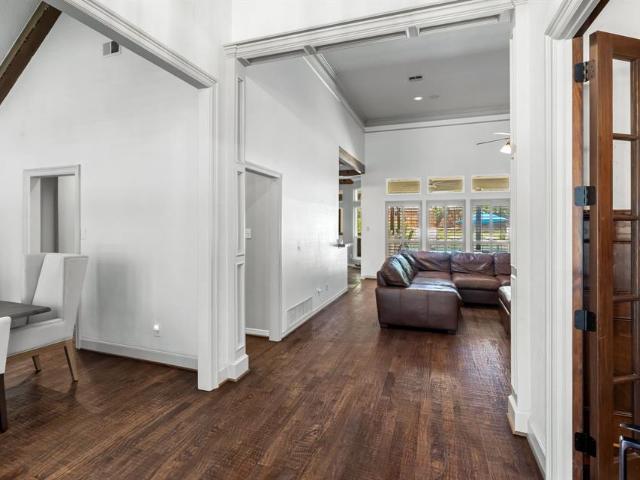 906 Hardage Lane