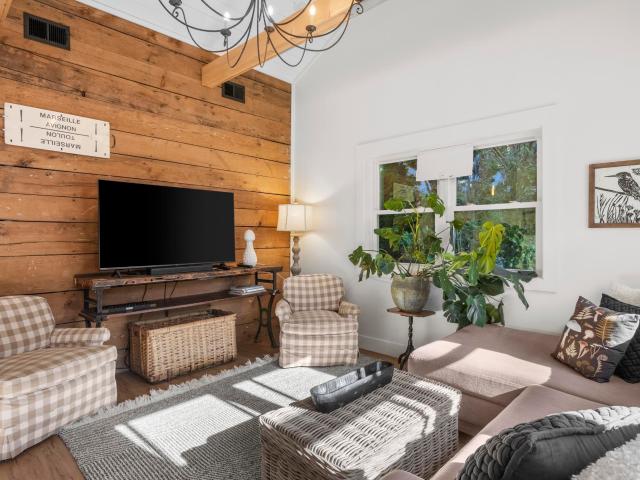 906 Livingston