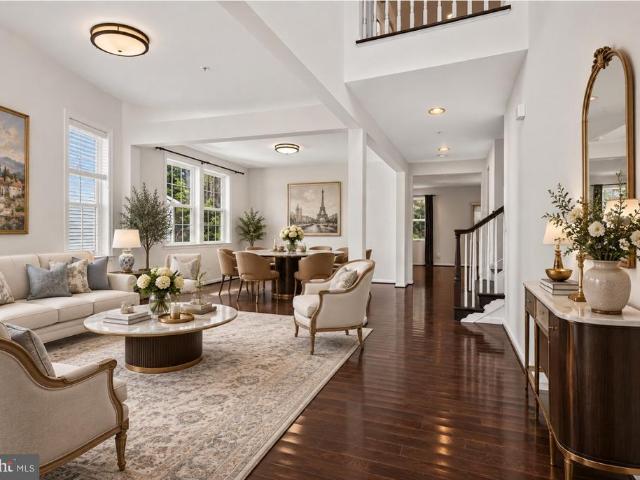 906 Saint Martins Loop