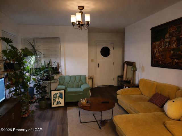906 Salem Boulevard