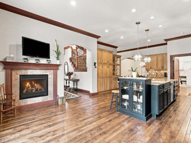 9077 Bentley Green