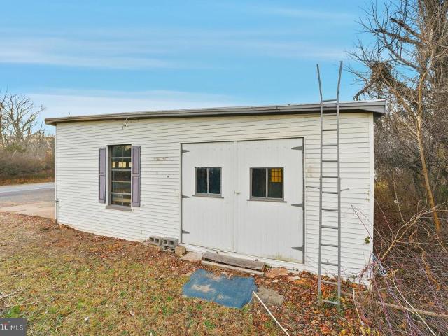 9071 Sperryville Pike